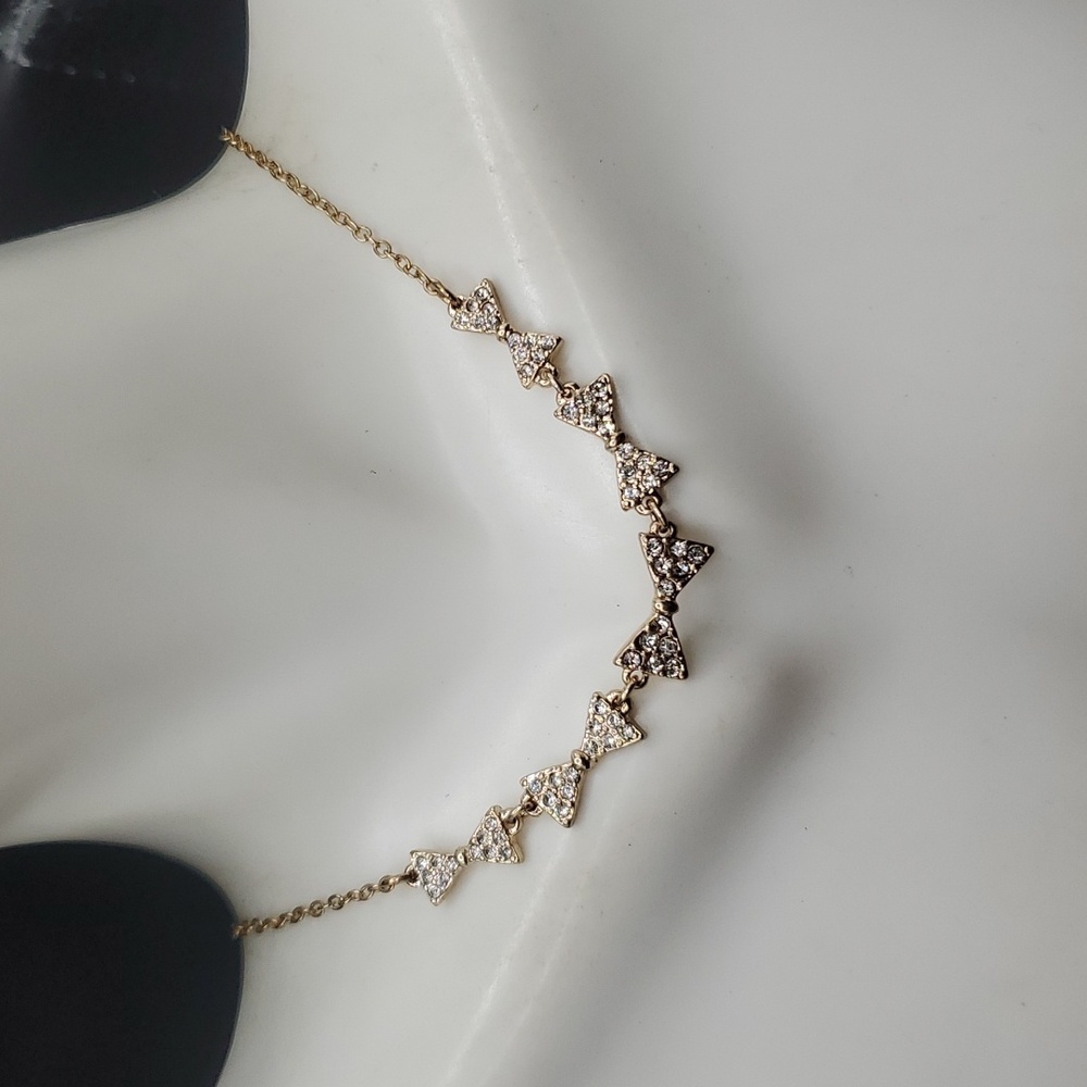 N2940 bowties and‎ crystals necklace